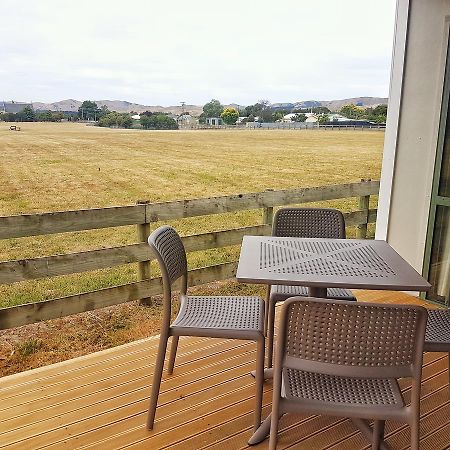 Martinborough Top 10 Holiday Park Екстериор снимка