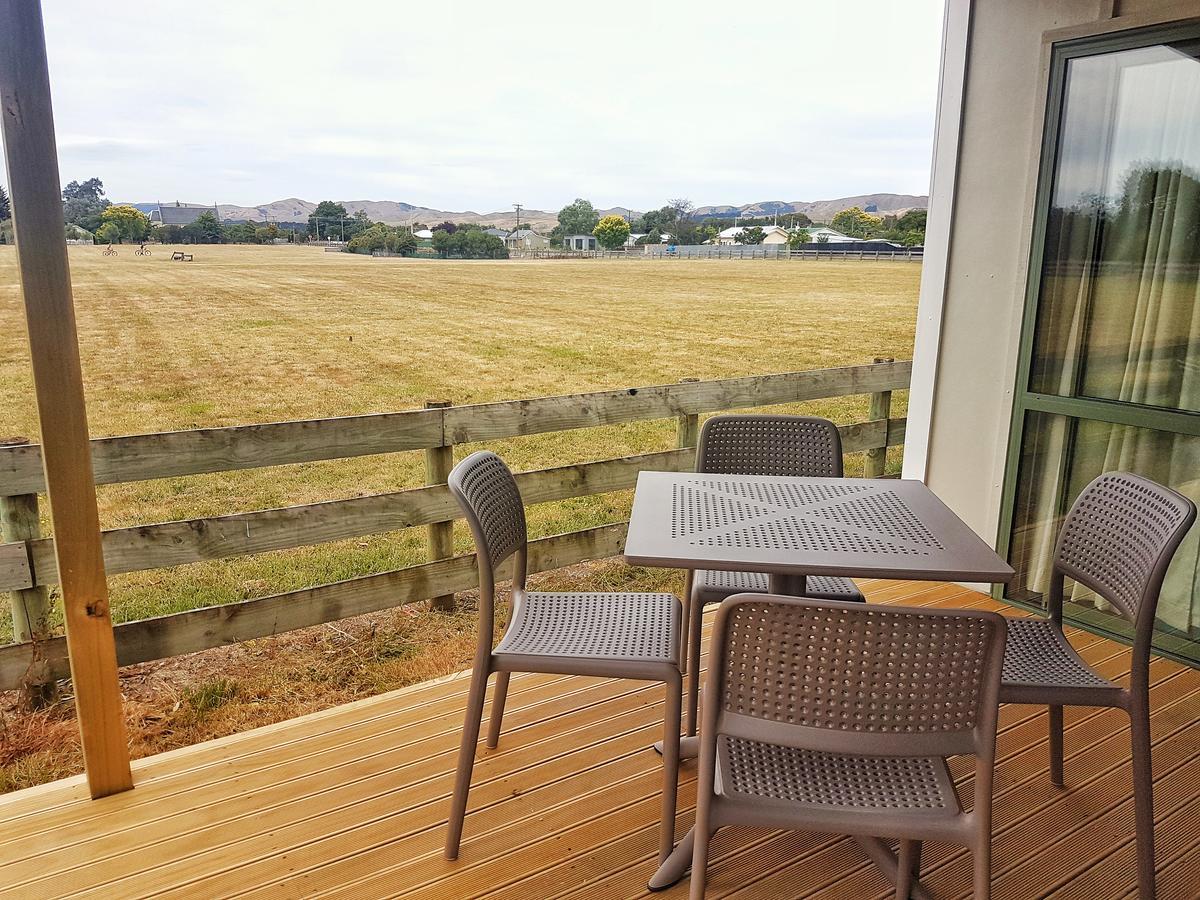 Martinborough Top 10 Holiday Park Екстериор снимка