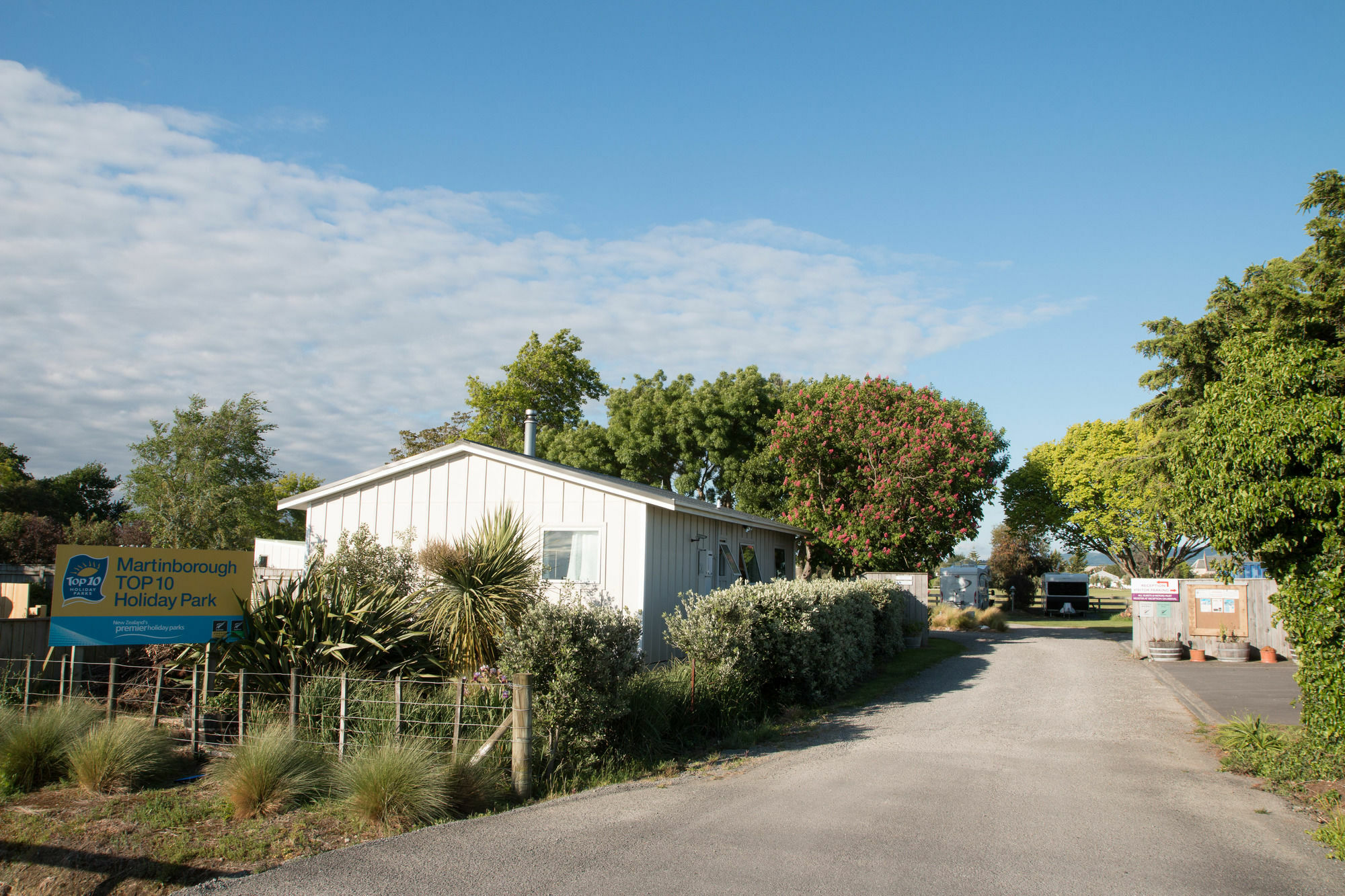 Martinborough Top 10 Holiday Park Екстериор снимка